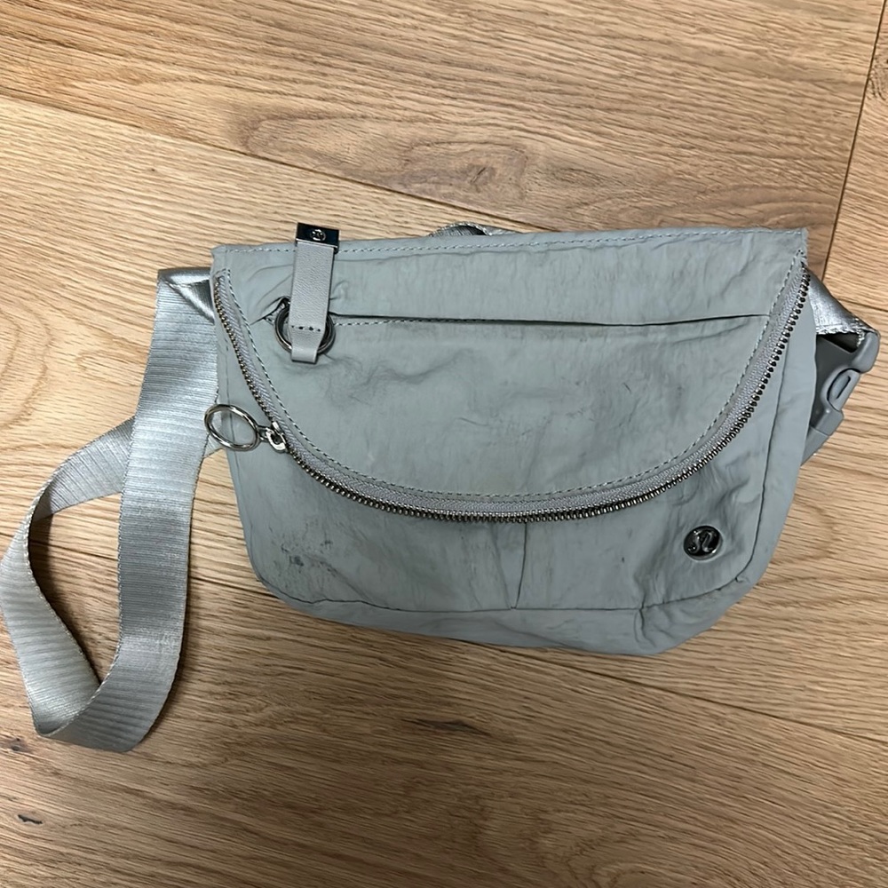 Lululemon smaller festival bag